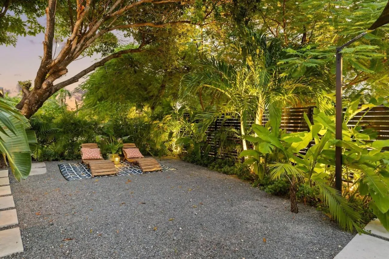 Ferienhaus Hidden Garden By Tilahstays