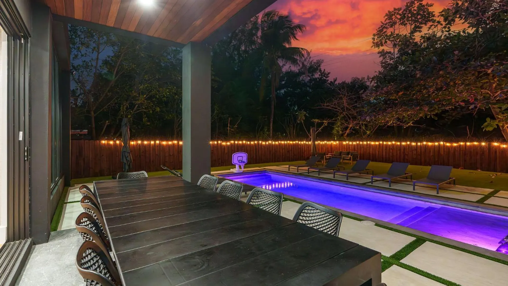 Modern Build Heated Pool Huge Open Concept *