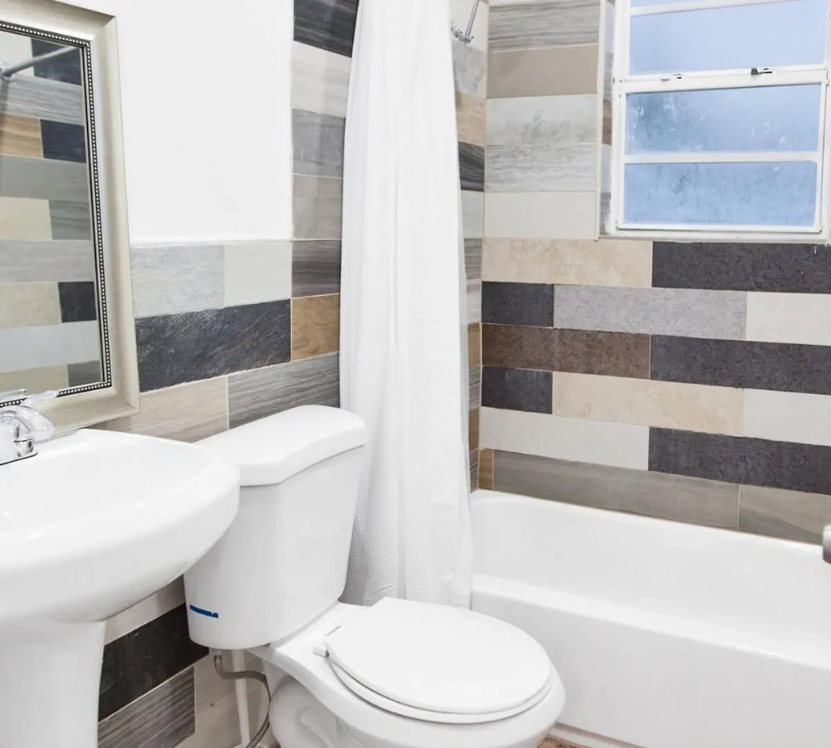 Designer Unit 4 Apartment *