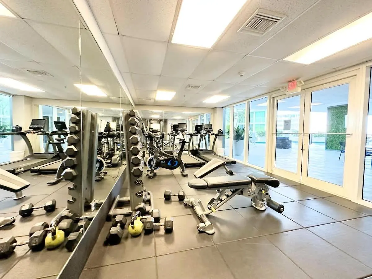 Stylish Brickell 2bd2br Pool Gym Apartment *