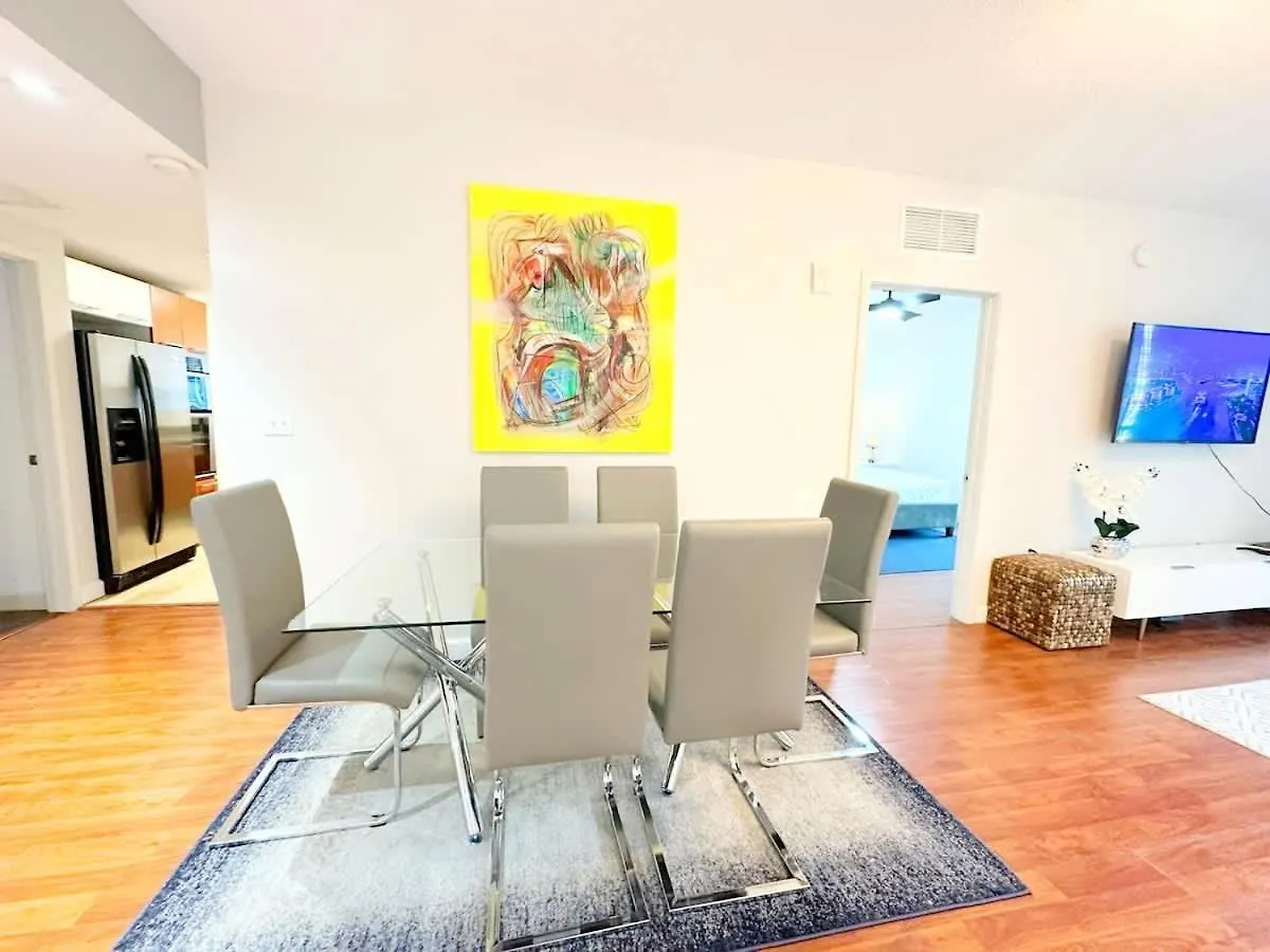 Stylish Brickell 2bd2br Pool Gym