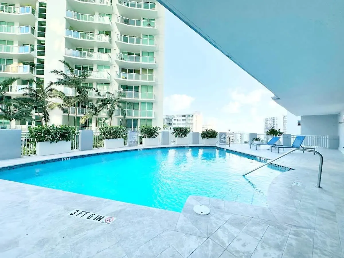 Stylish Brickell 2bd2br Pool Gym
