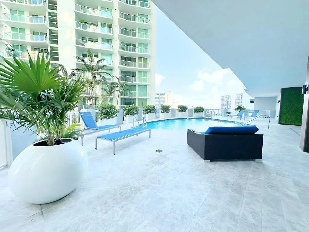 Apartment Stylish Brickell 2bd2br Pool Gym *