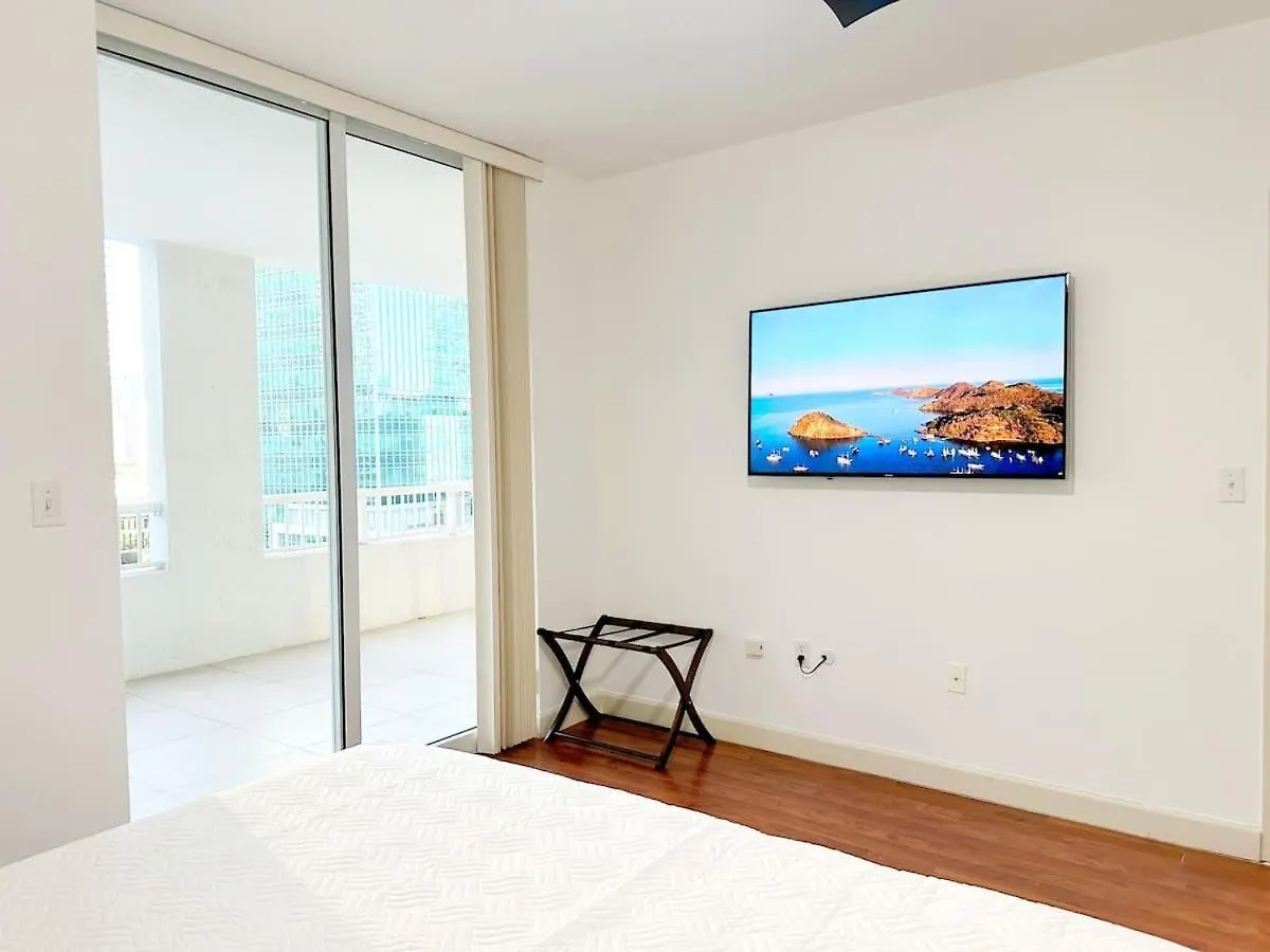 Apartment Stylish Brickell 2bd2br Pool Gym *