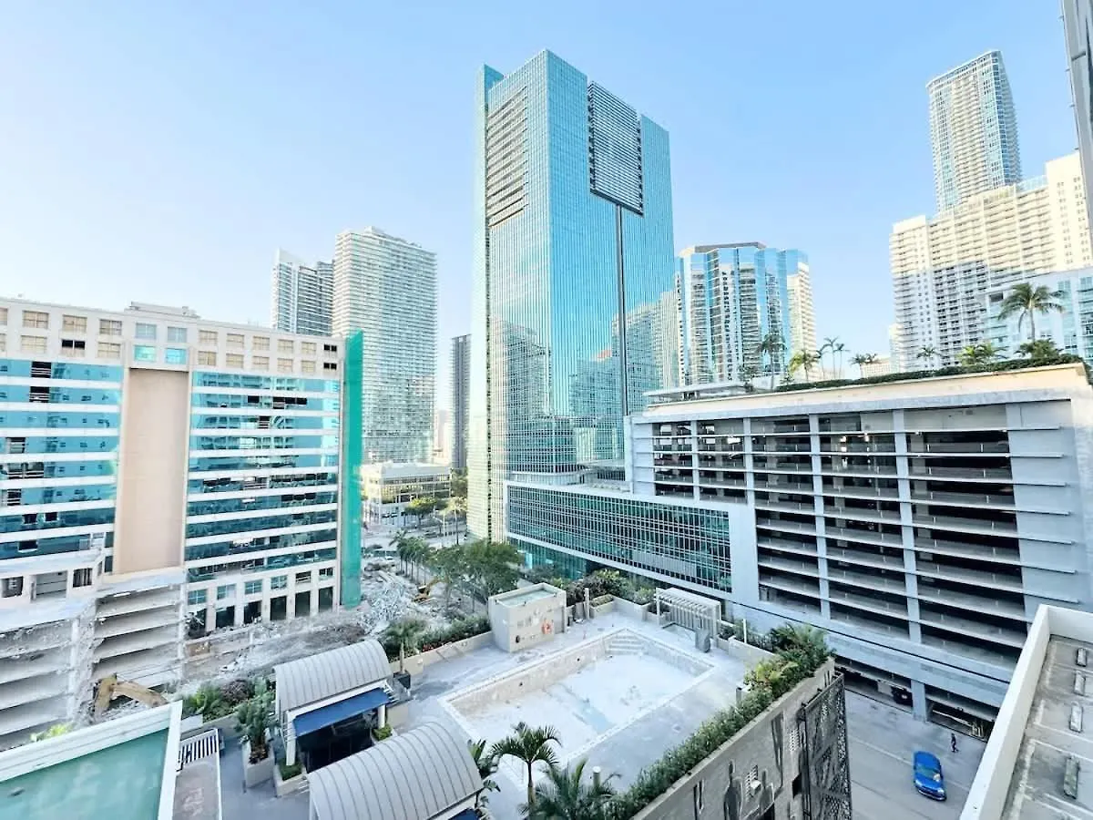 Stylish Brickell 2bd2br Pool Gym Miami