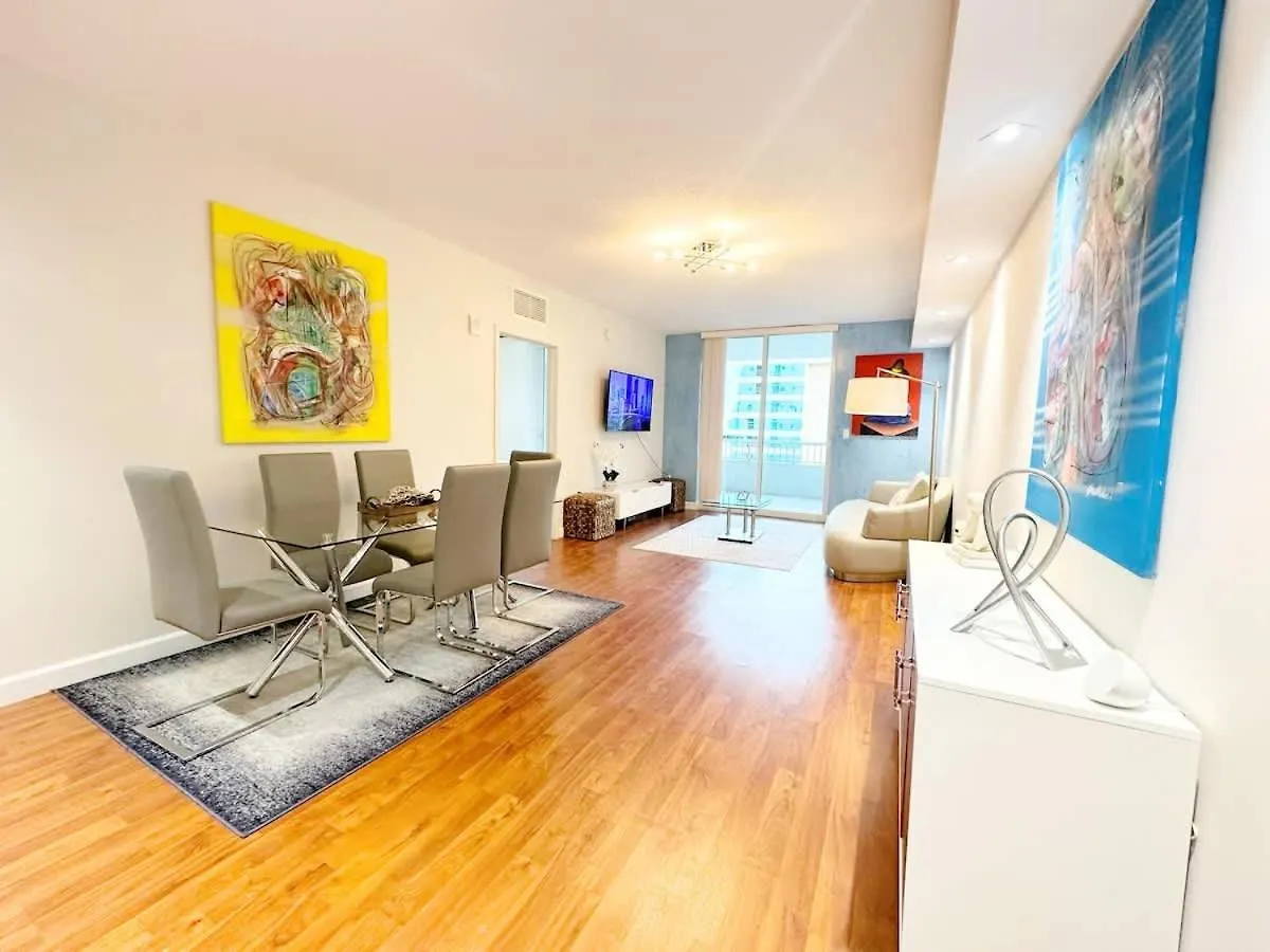 Stylish Brickell 2bd2br Pool Gym