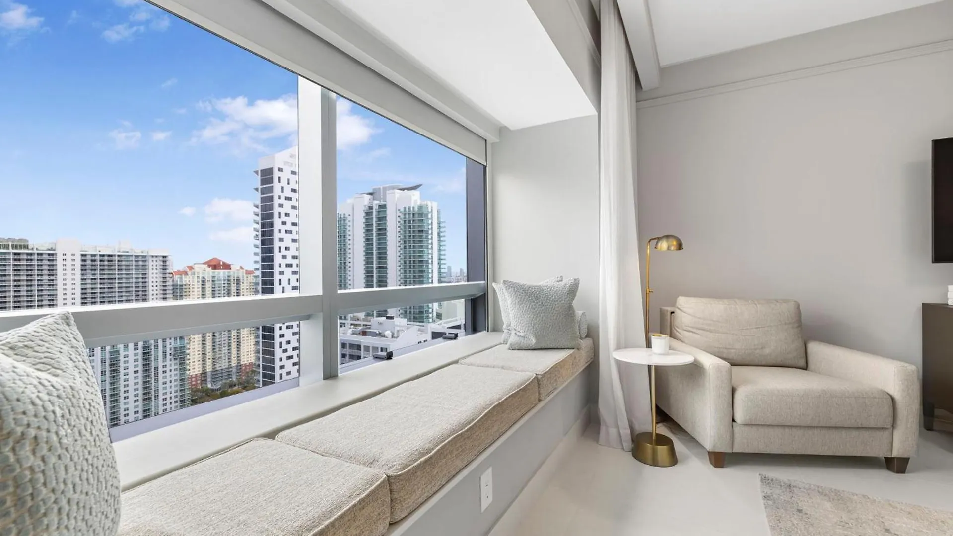 At 34th Floor! W Views From The Heights 4s Apartmán