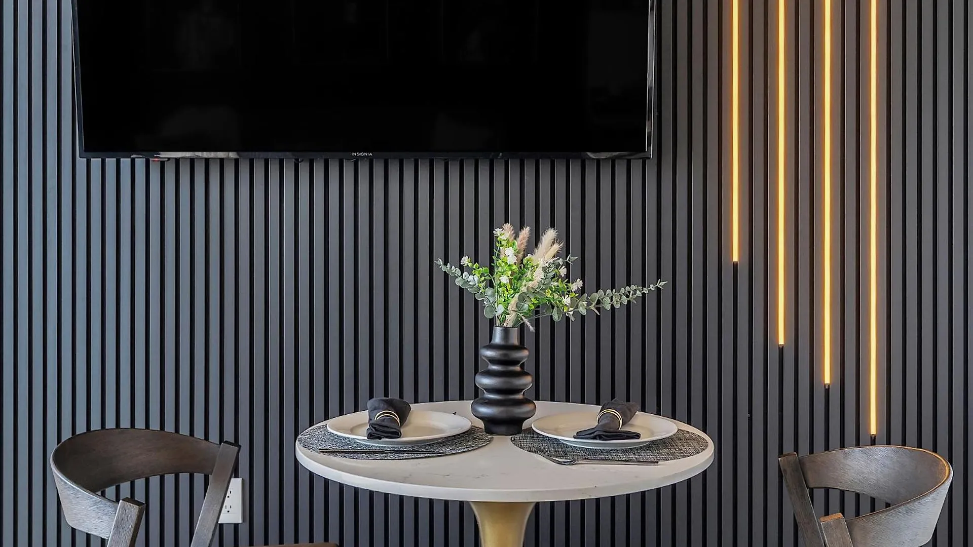Apartmán 1bd Penthouse With Stunning & Water Views