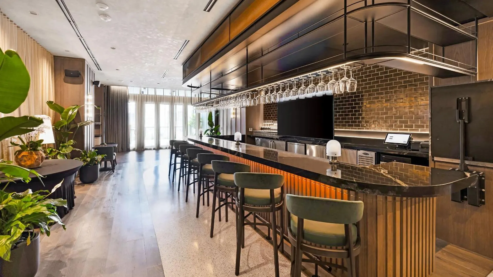 1-br Skyline Retreat Apartment