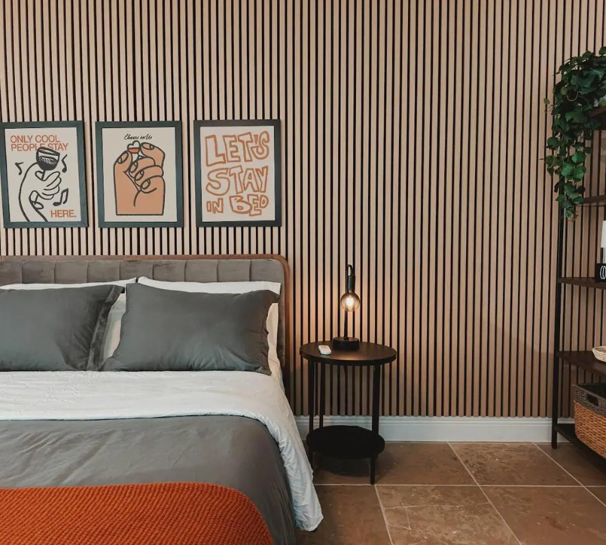 Cozy With Free Parking Apartament