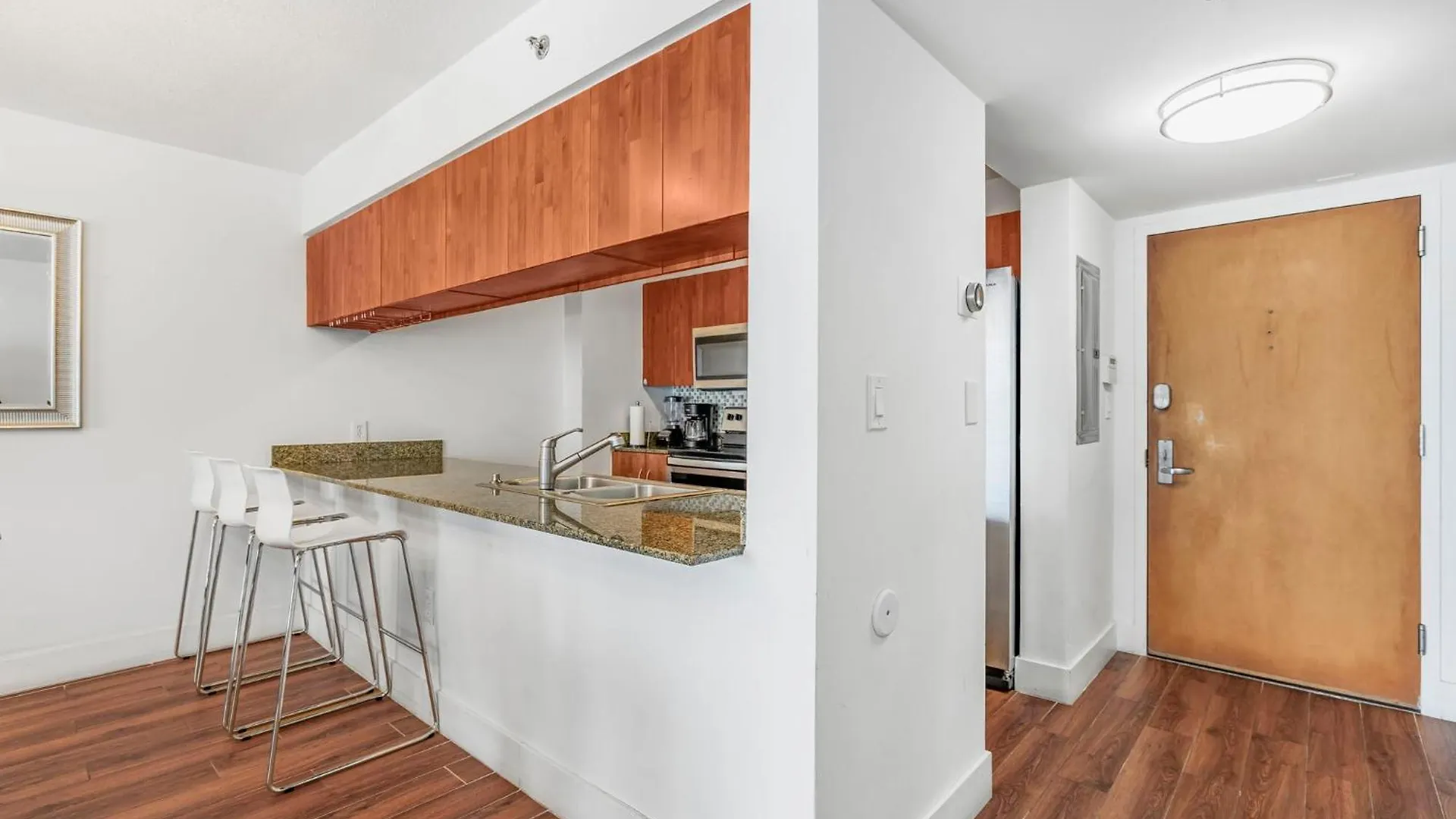 Exclusive 1br On 35th Floor Apartment