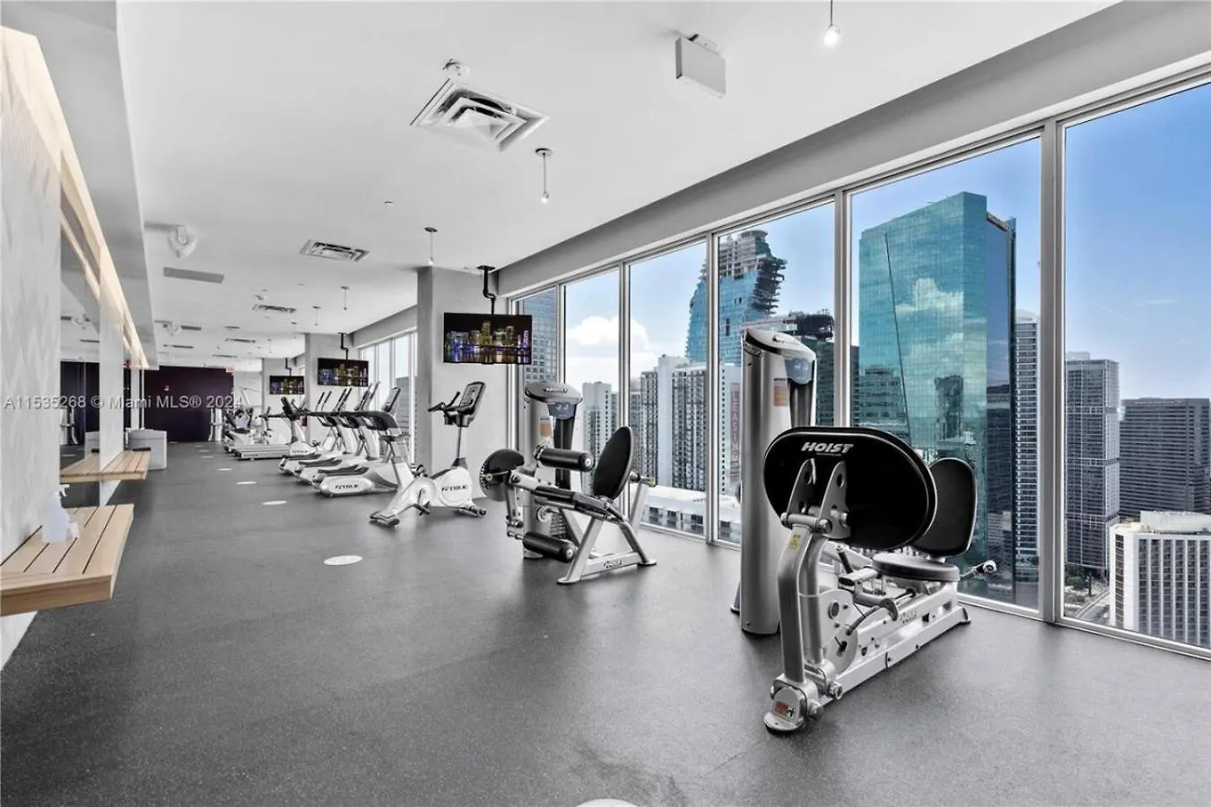 בית נופש Art-filled Loft 180 Views, Rooftop Pool, Parking *