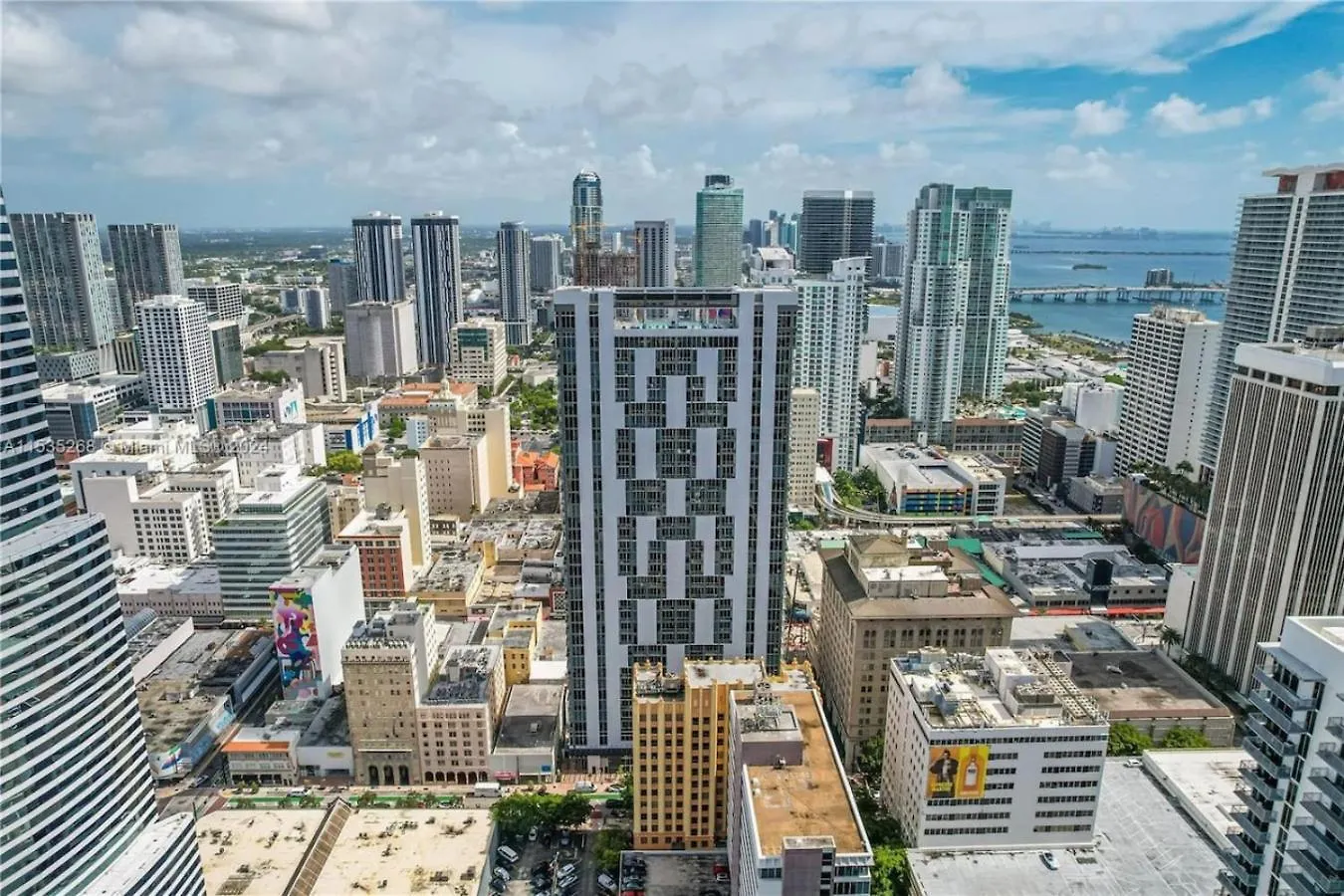 בית נופש Art-filled Loft 180 Views, Rooftop Pool, Parking מיאמי