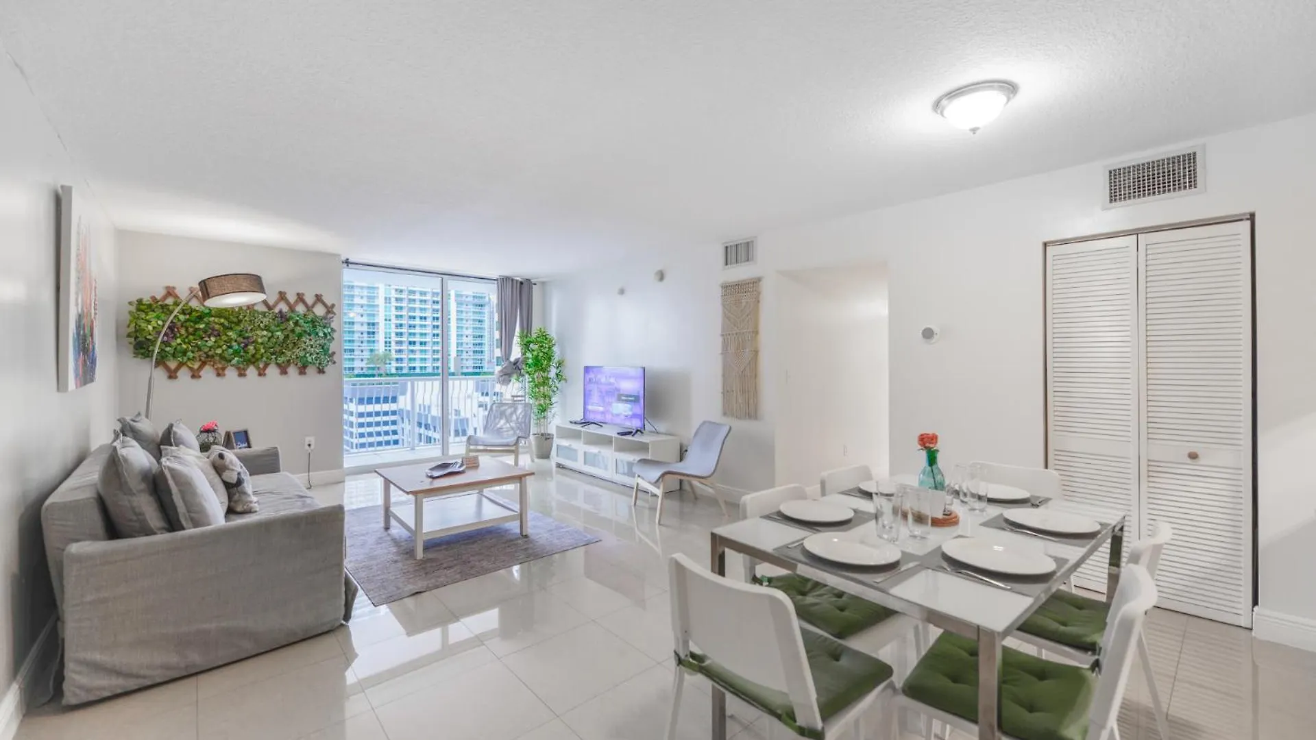 Brickell Getaway Wviews