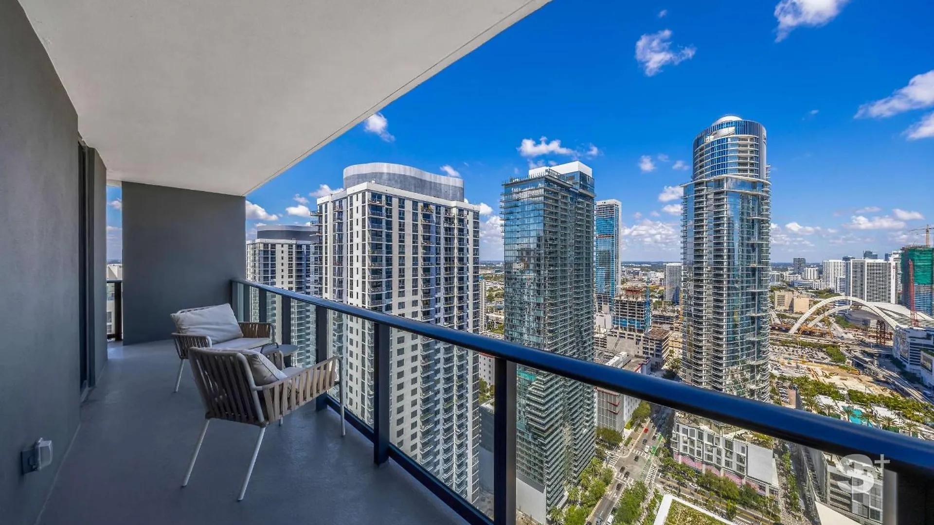 2-br Downtown Escape With Views * Miami