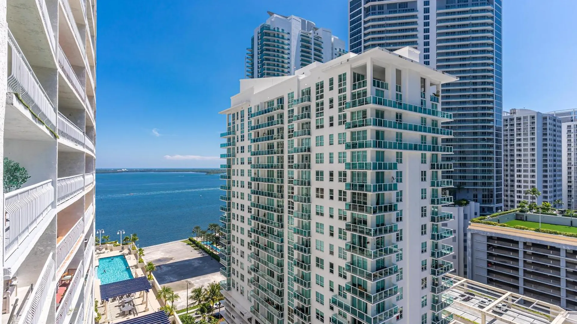 2 Bed With A Pool & Gym- Free Garage Parking شقة *