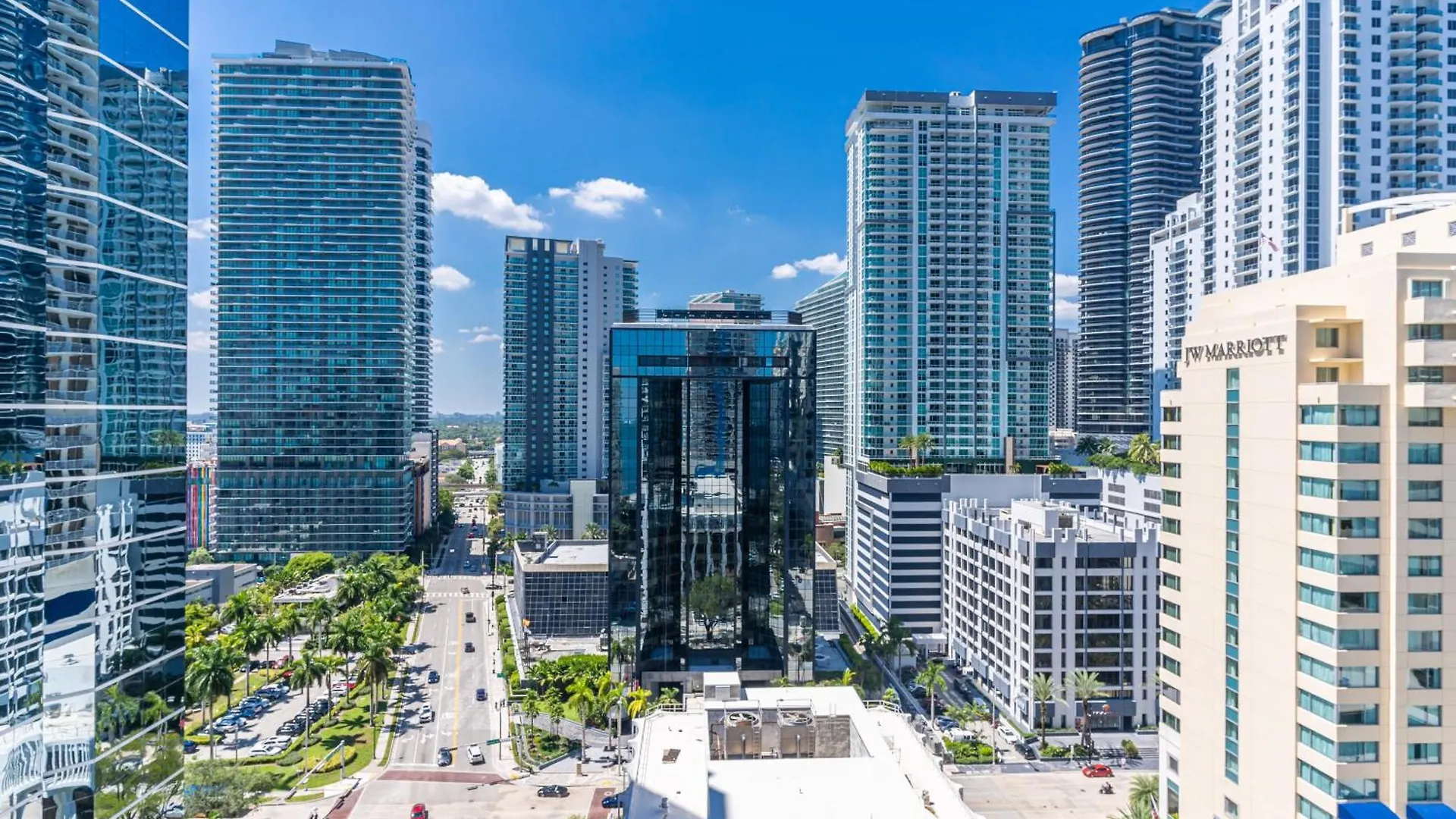 2 Bed With A Pool & Gym- Free Garage Parking ميامي