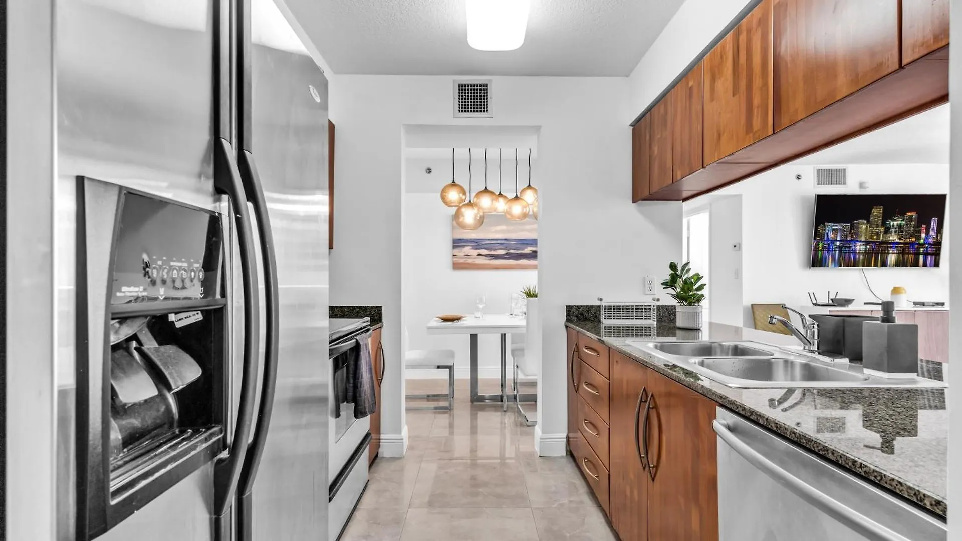 2 Bed With A Pool & Gym- Free Garage Parking