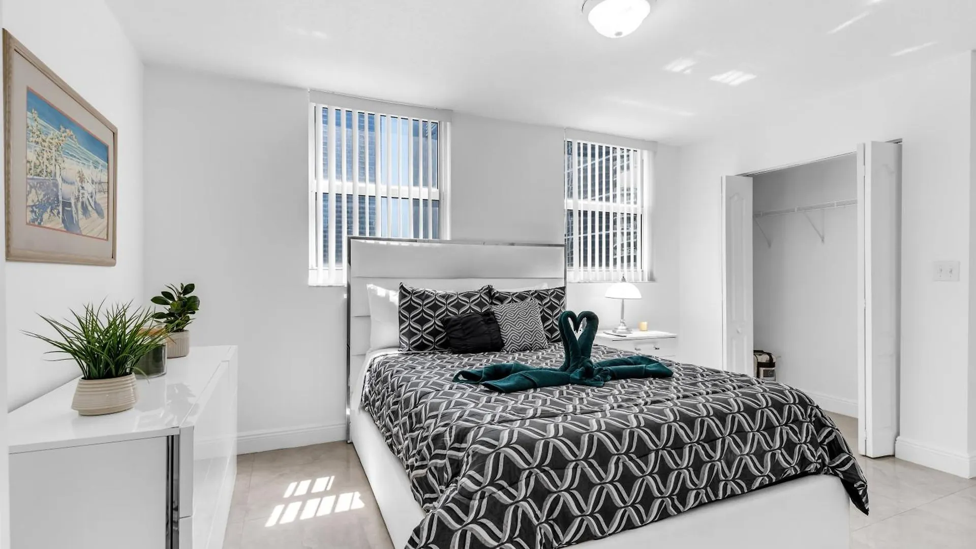 2 Bed With A Pool & Gym- Free Garage Parking