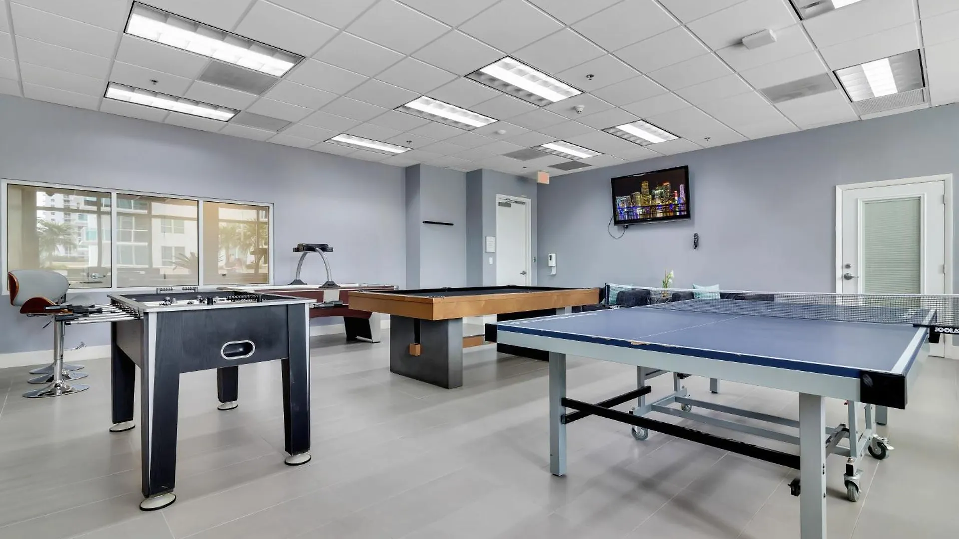 شقة 2 Bed With A Pool & Gym- Free Garage Parking