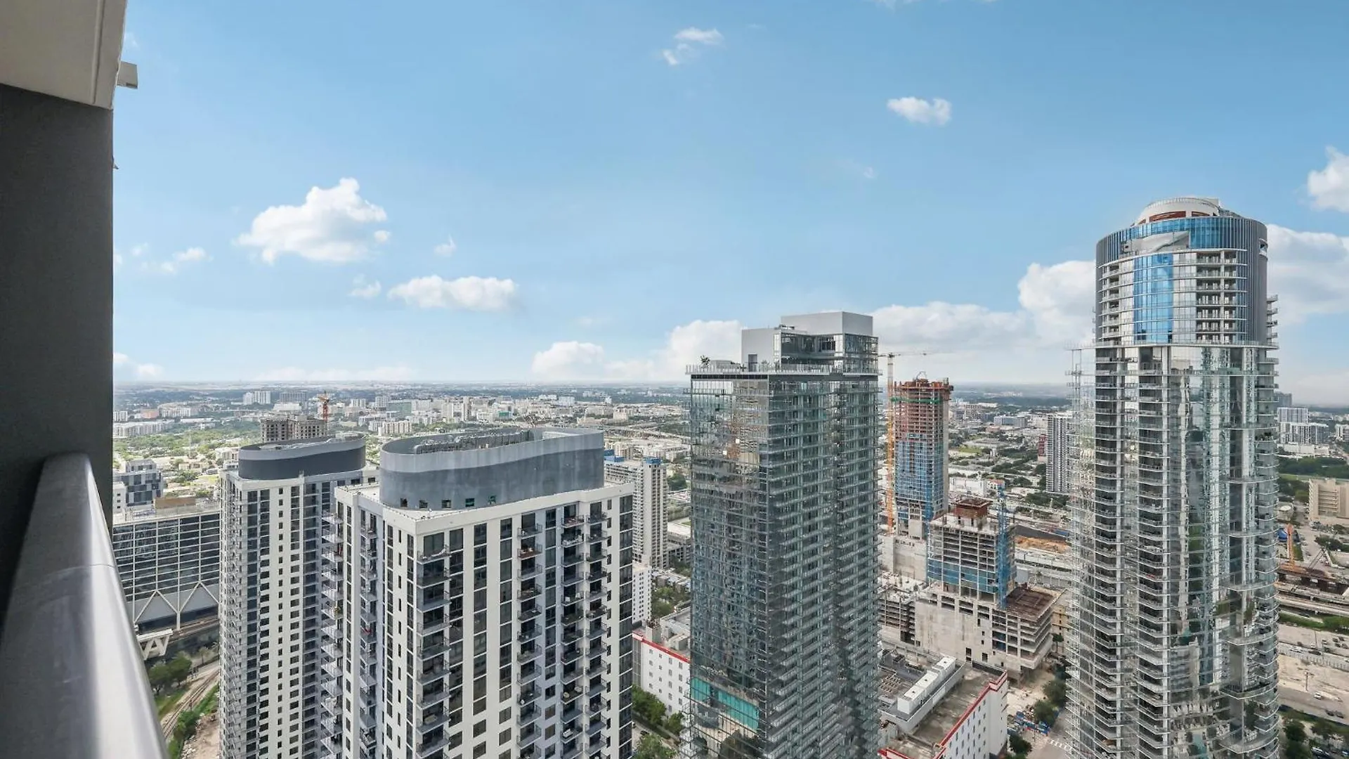 Stunning Lux 2 Bed 2 Bath With Panoramic View From Balcony Apartahotel *