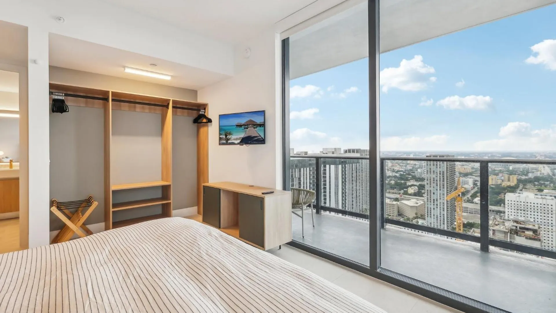 Stunning Lux 2 Bed 2 Bath With Panoramic View From Balcony Apartahotel