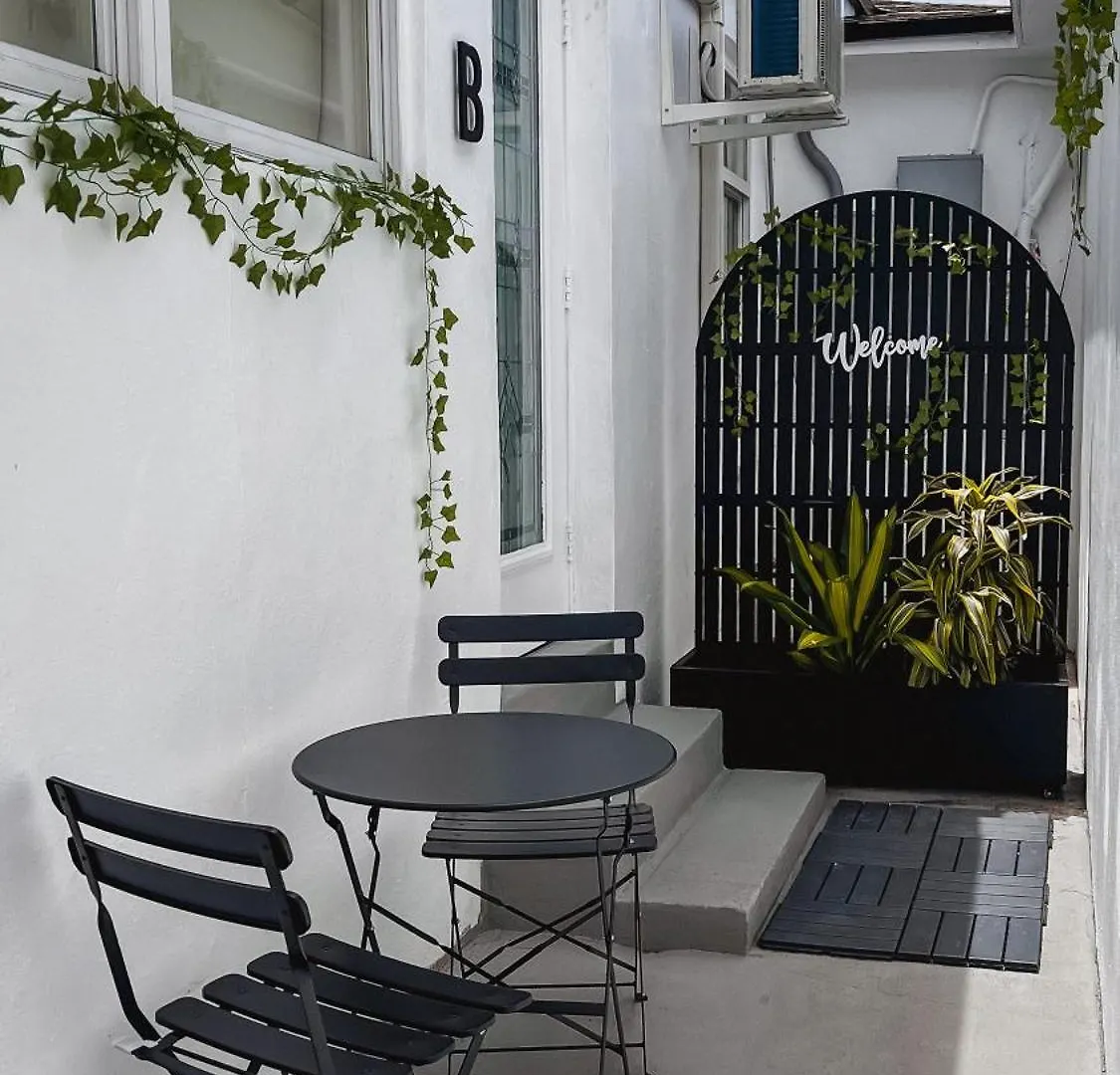 Cozy With Free Parking *