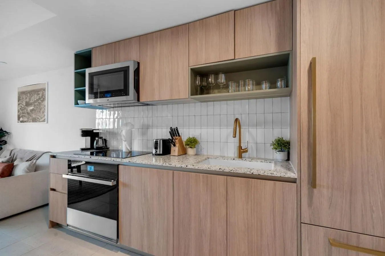 Апартаменты Sunlit 1br In Downtown
