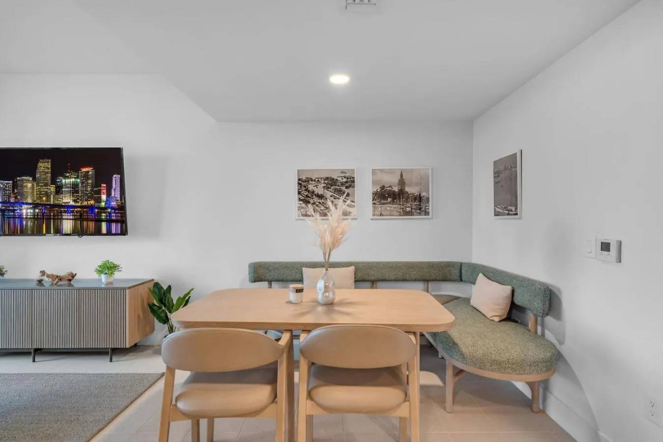 Experience Vibes In The Heart Of Downtown * Miami