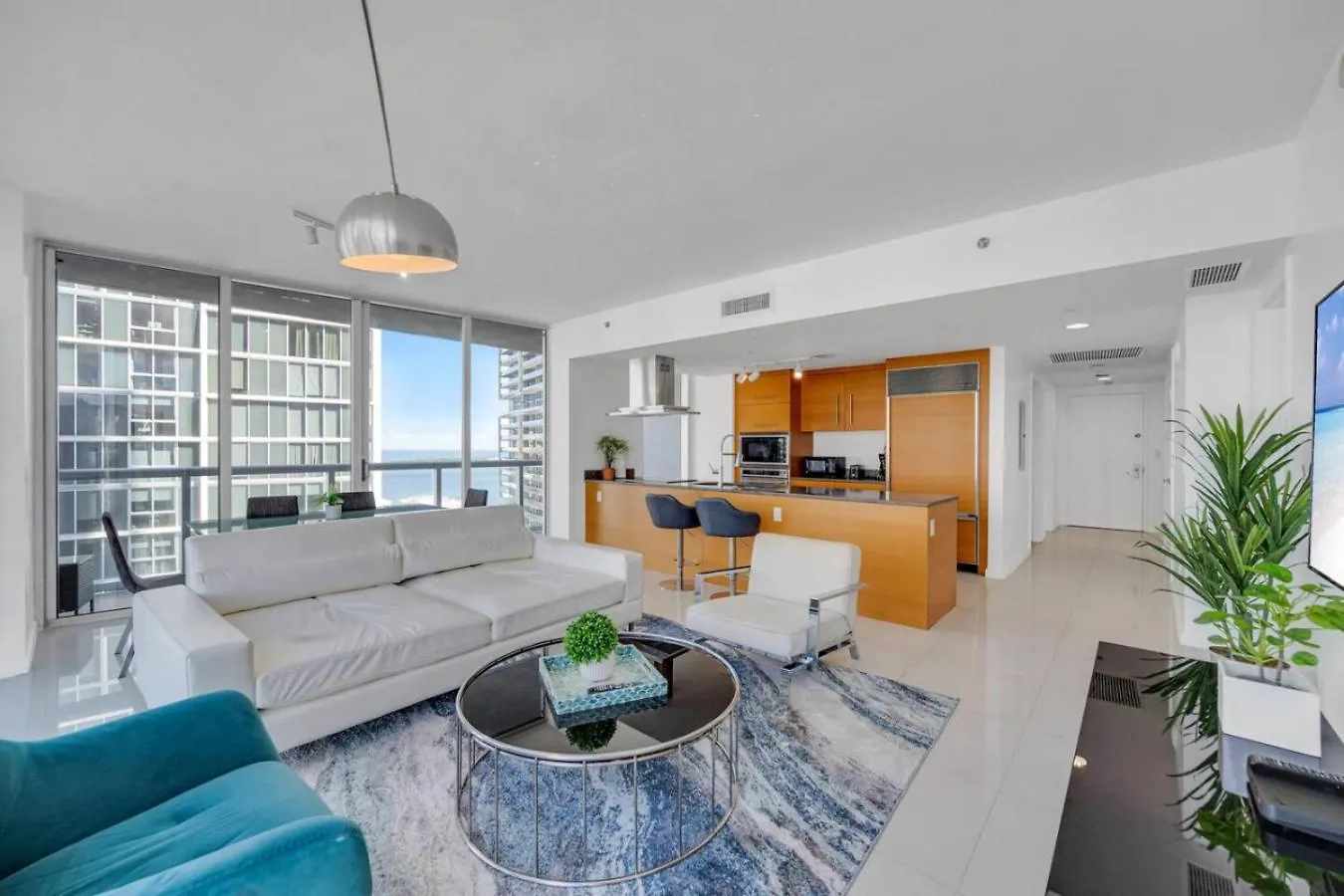 Sun, Style And Skyline Modern Icon Brickell 2br Апартаменты Майами