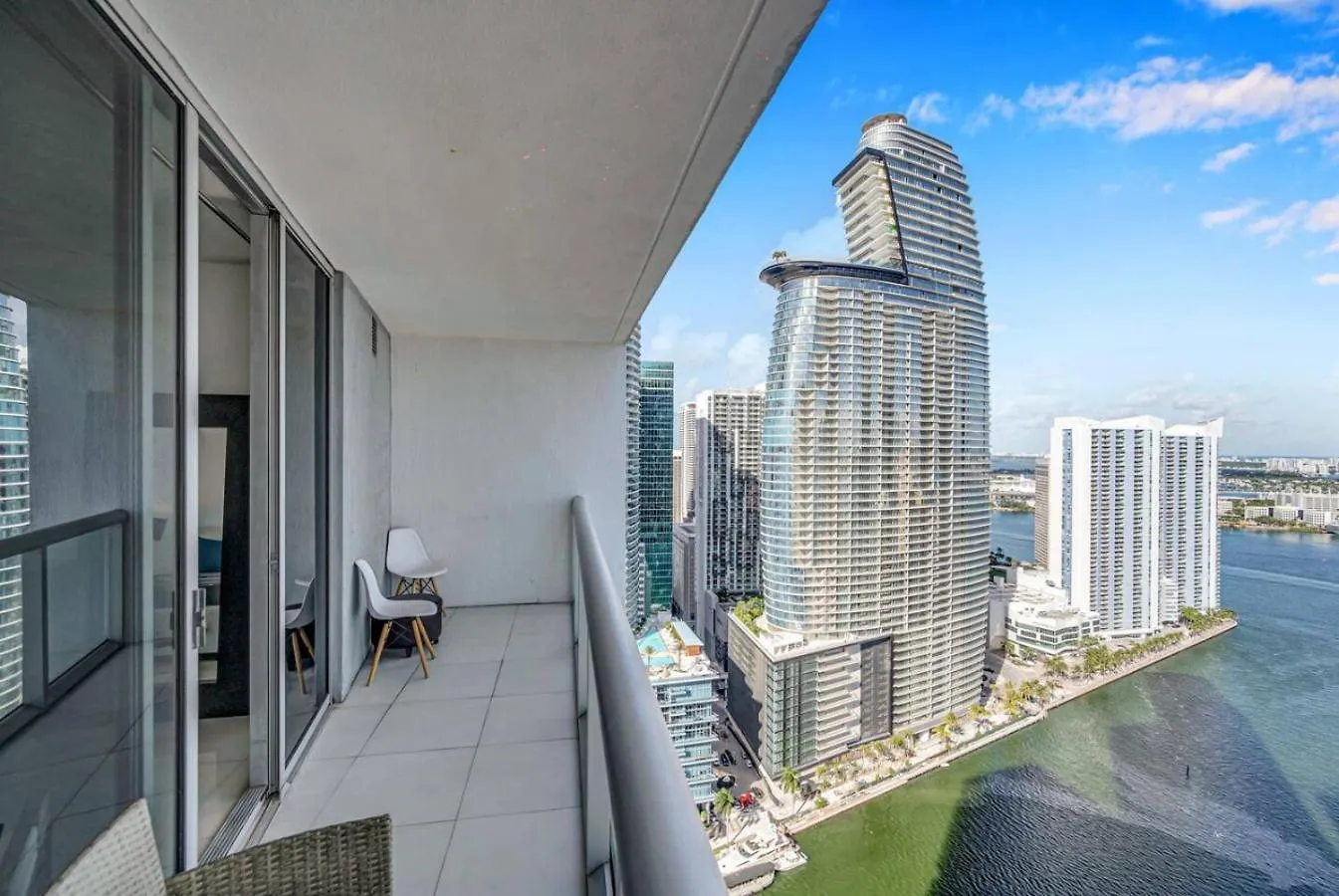 Sun, Style And Skyline Modern Icon Brickell 2br Апартаменты *