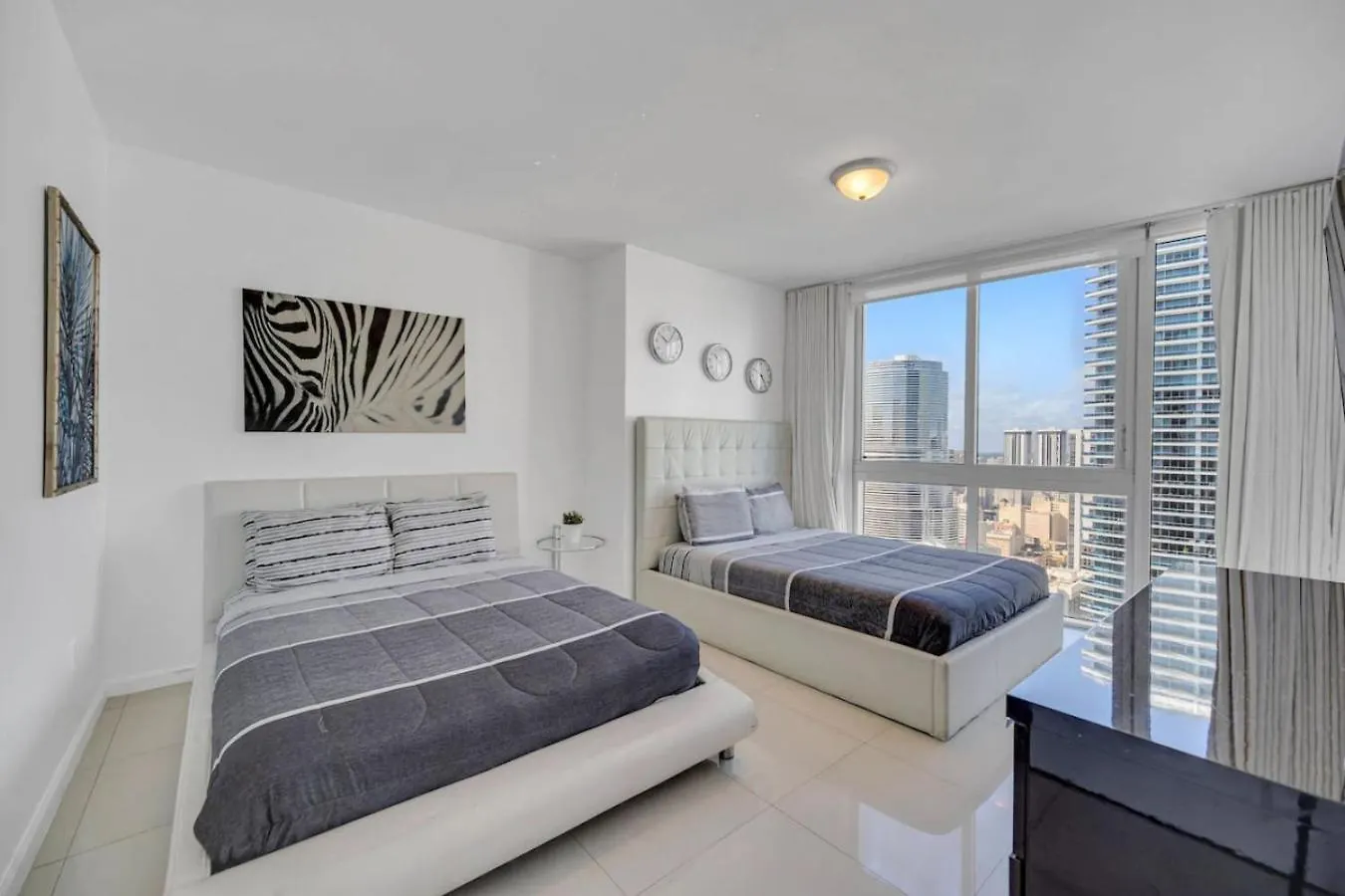 Sun, Style And Skyline Modern Icon Brickell 2br *