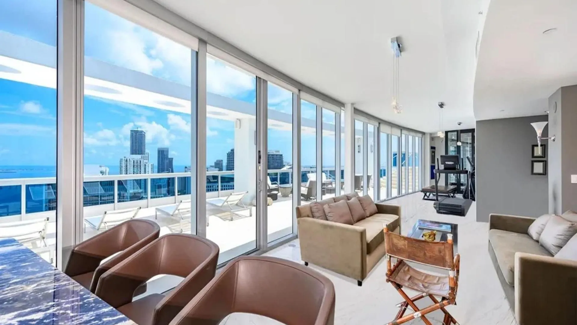Penthouse With Bay Views In Downtown Apartamento