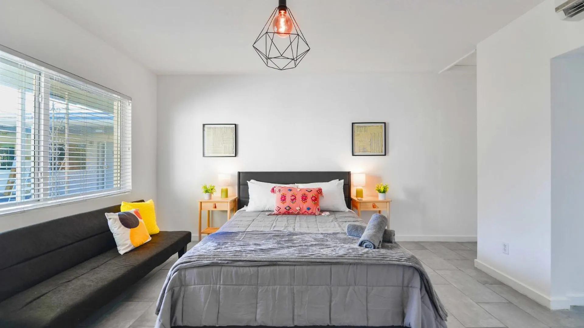 Charming In A Beautiful Neighborhood Setting
