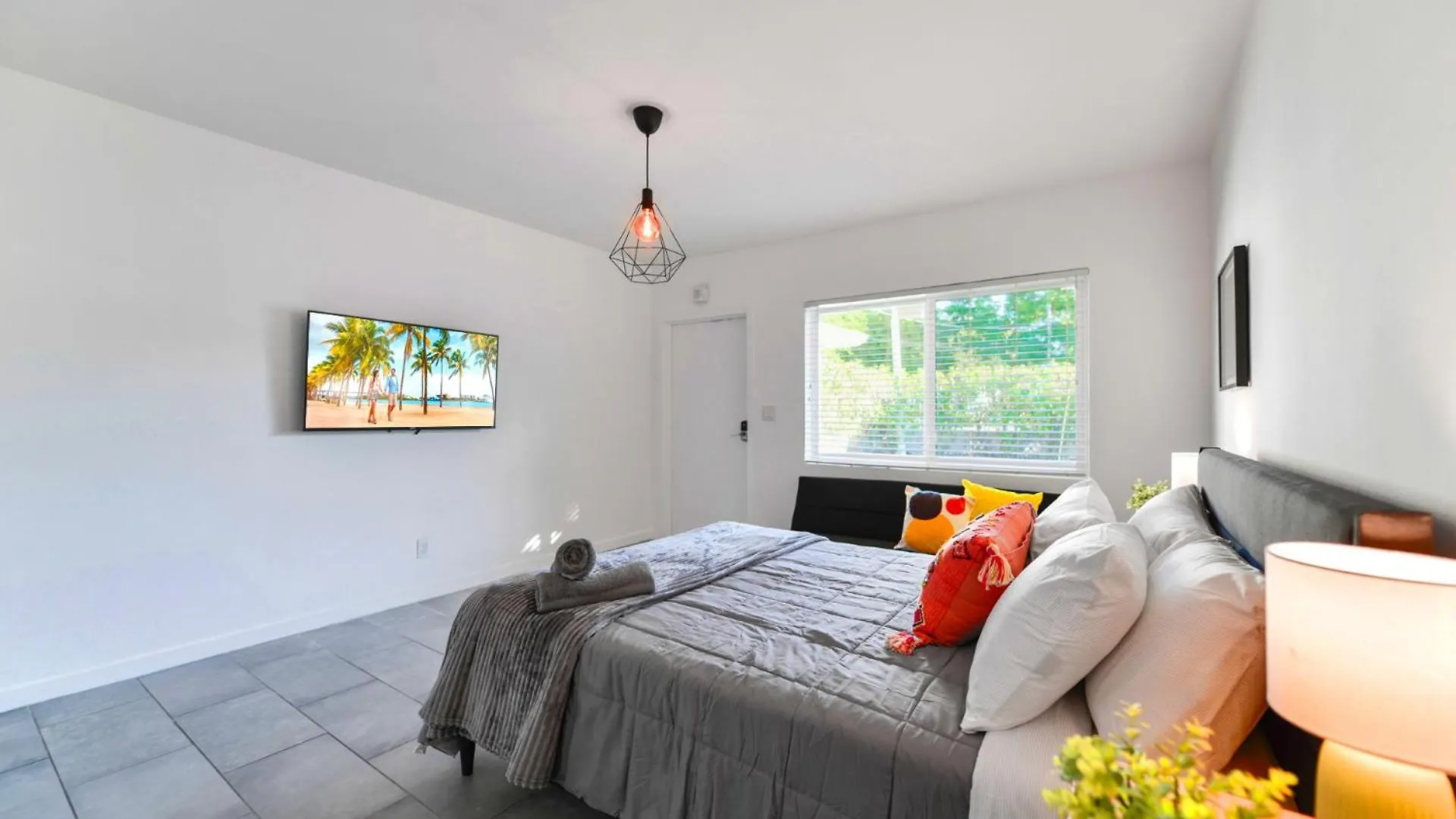 Charming In A Beautiful Neighborhood Setting * Miami