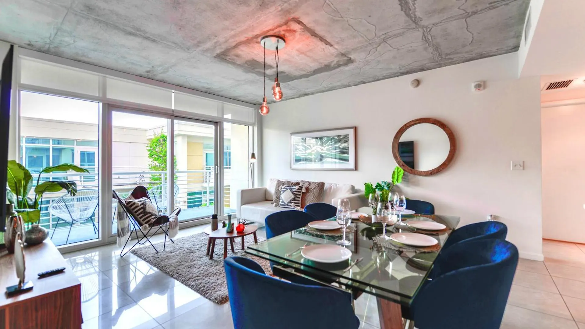 شقة Stylish Midtown - Pool & Prime Location