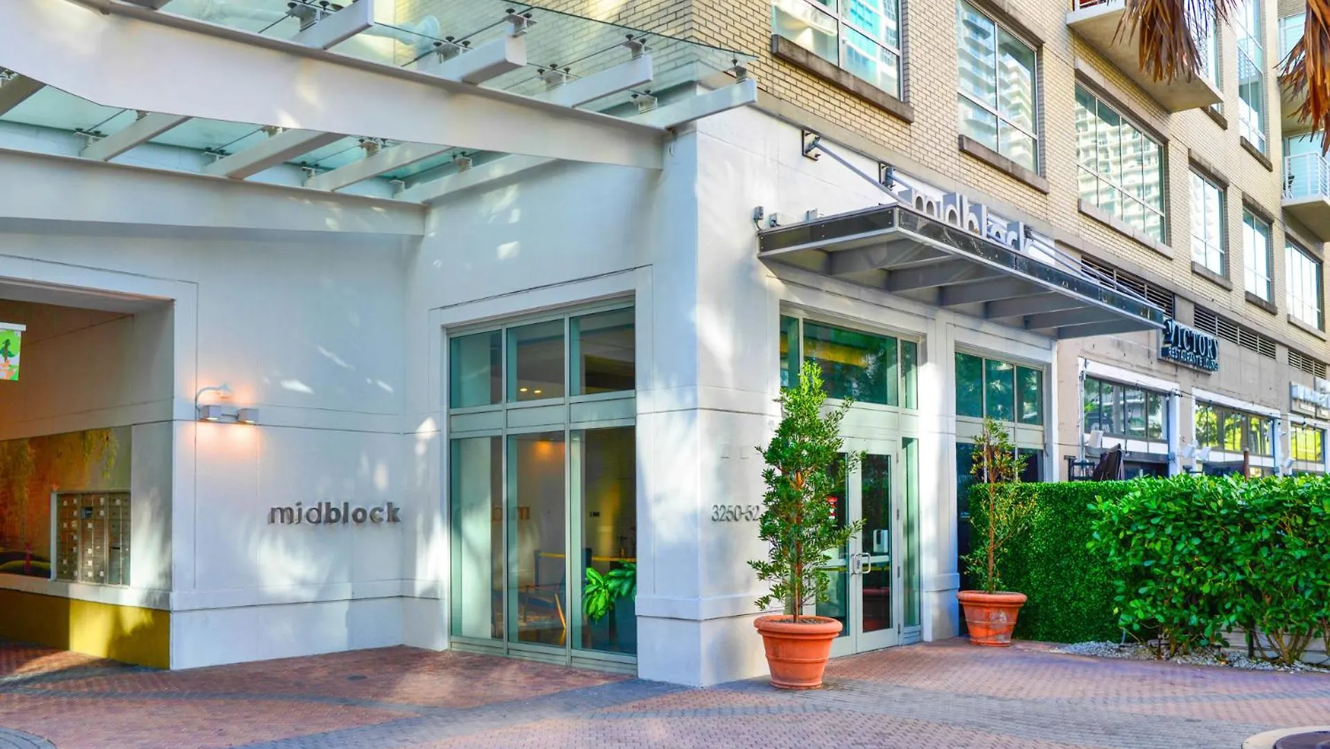 شقة Stylish Midtown - Pool & Prime Location *