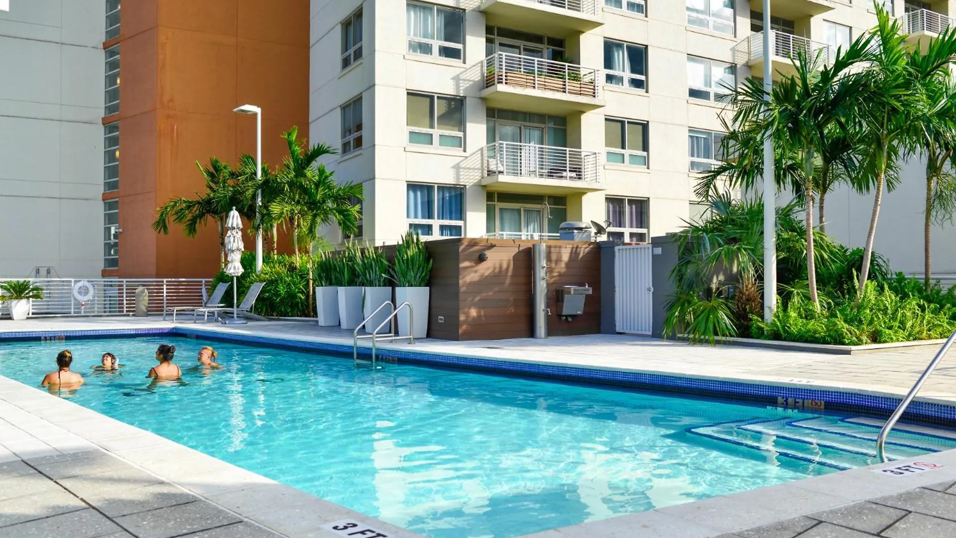 Stylish Midtown - Pool & Prime Location شقة *