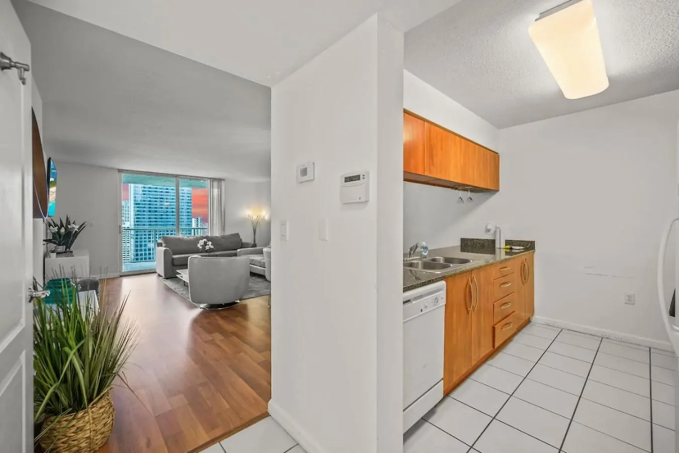 Daire Skyline And Bay Glimpse 1br Brickell Retreat