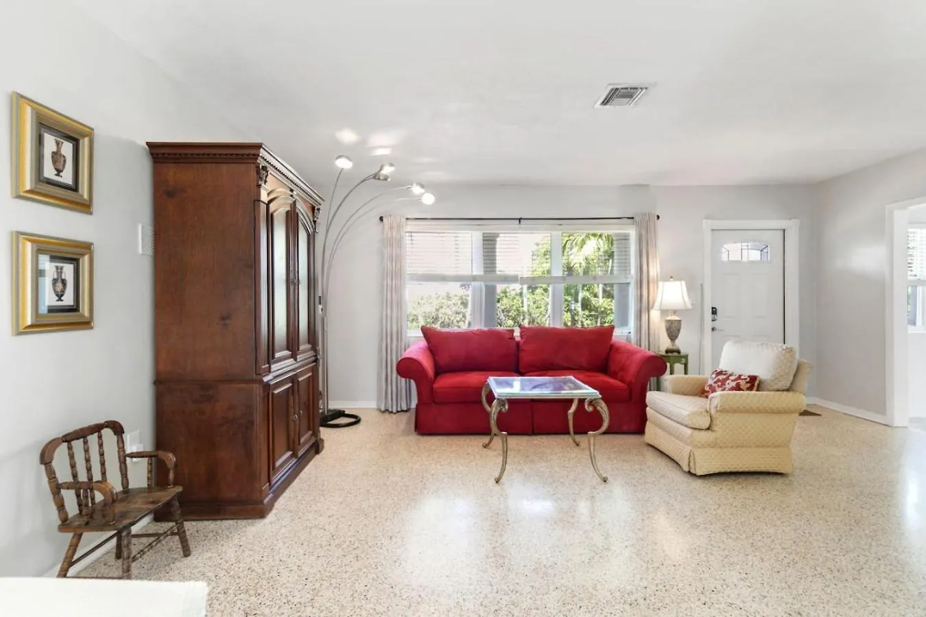 2 Bedroom Cozy House Near Barry Holiday home Miami