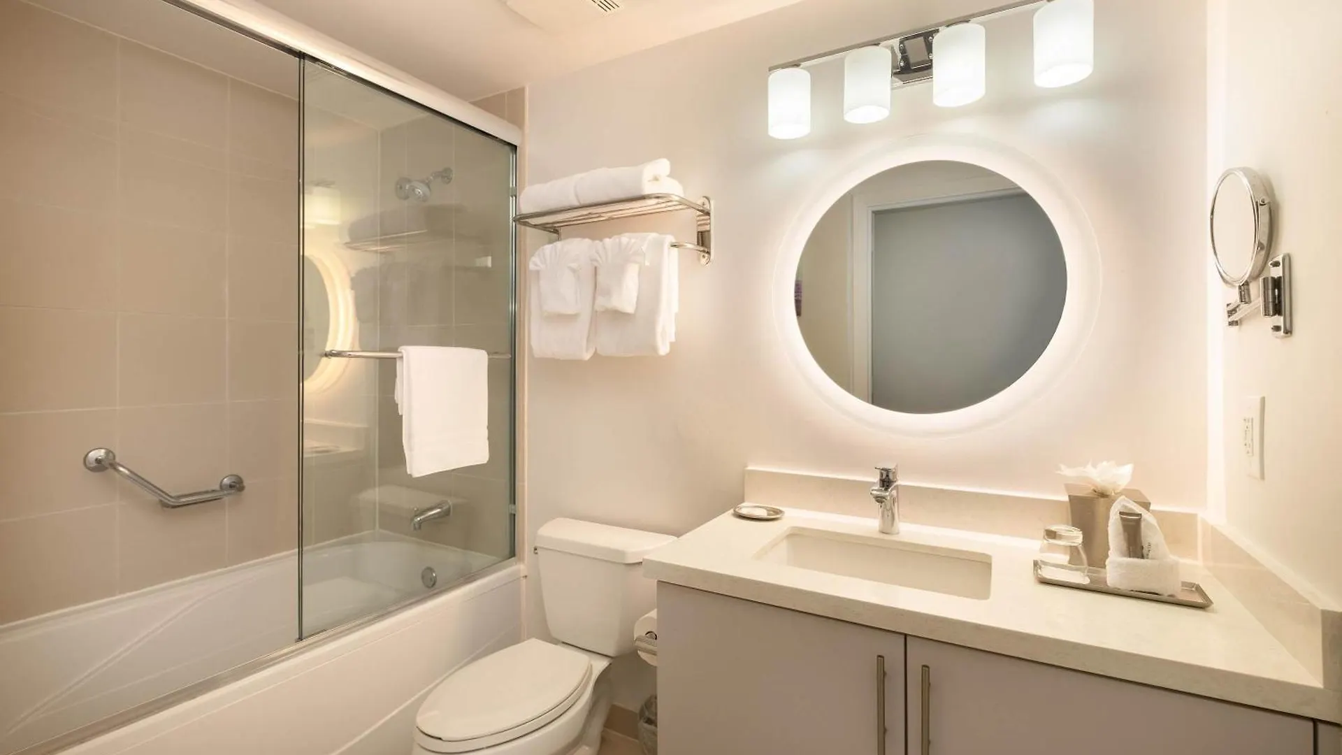 Mvr Designed For Comfort And Connectivity Herberg Miami