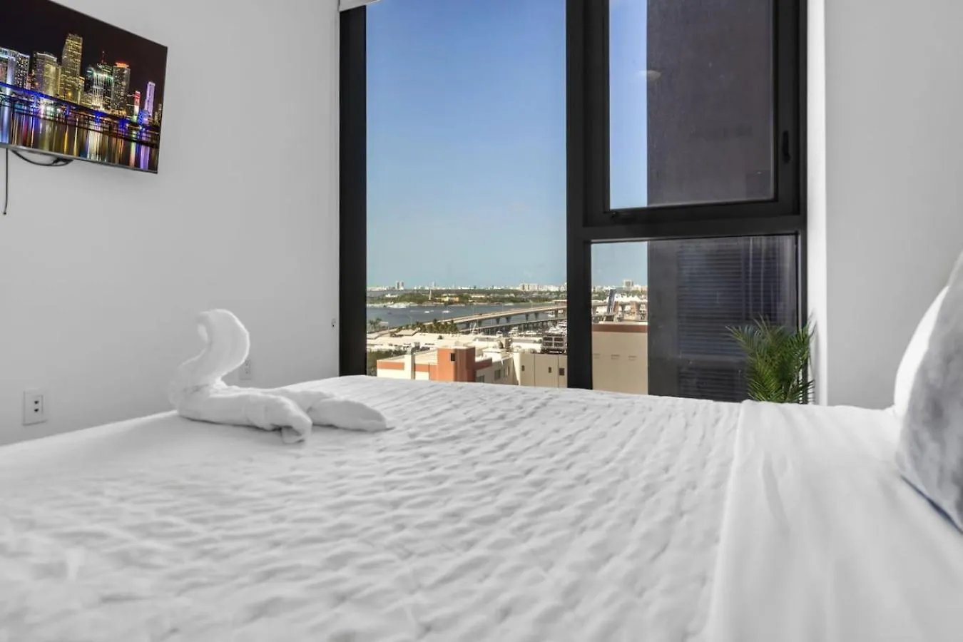 Bayview 2br Retreat Stunning Views And Pool * Miami