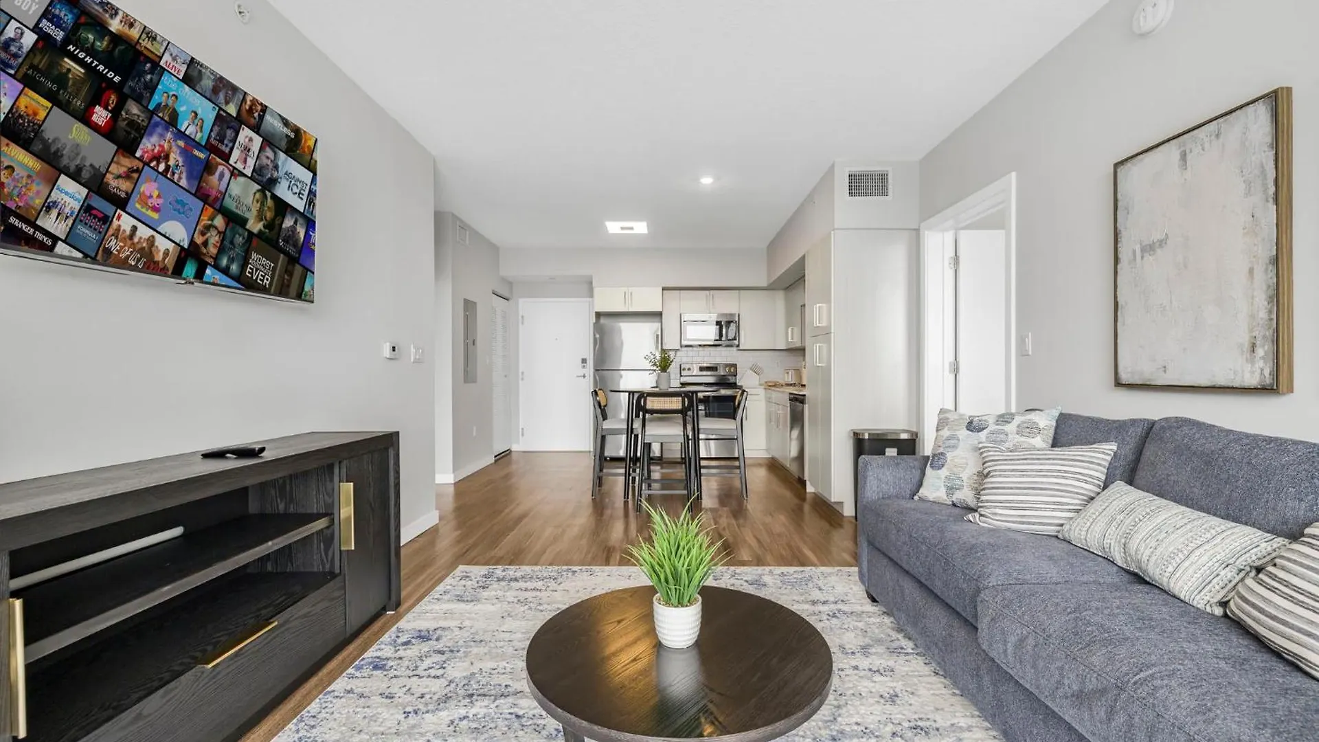 Upscale With Stunning Views & Pool Access Apartament *