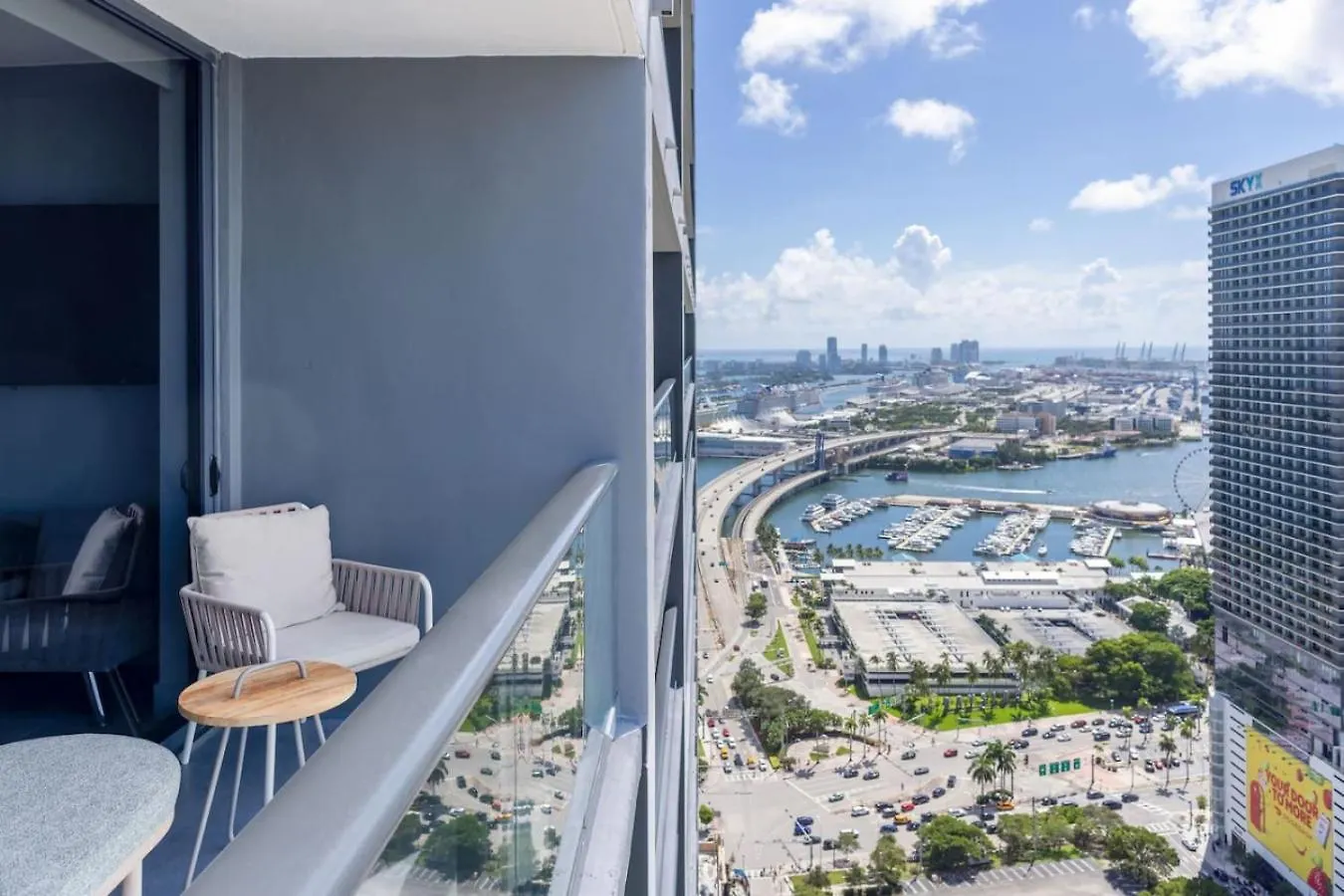 3610 Calm Blue W Balcony View Pool And Gym Miami