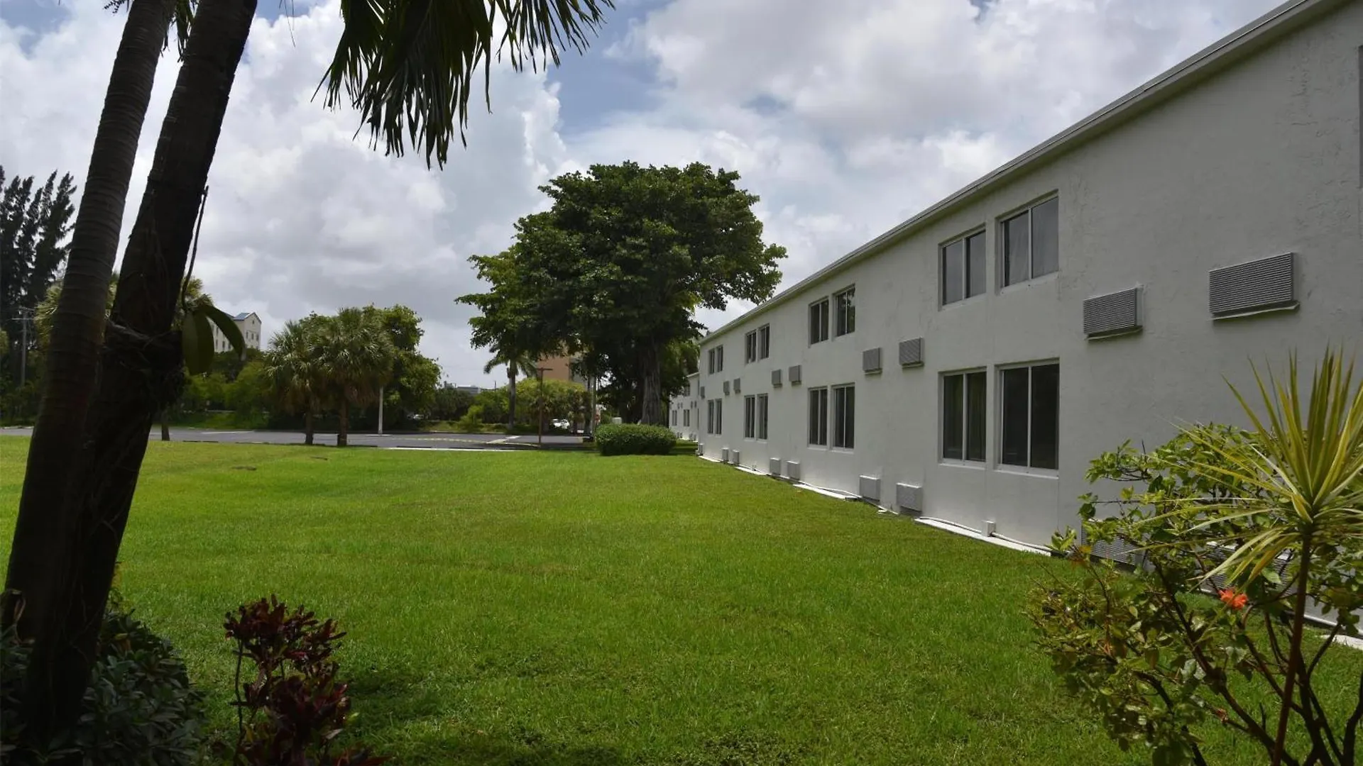 Signature Miami Hotell 3*