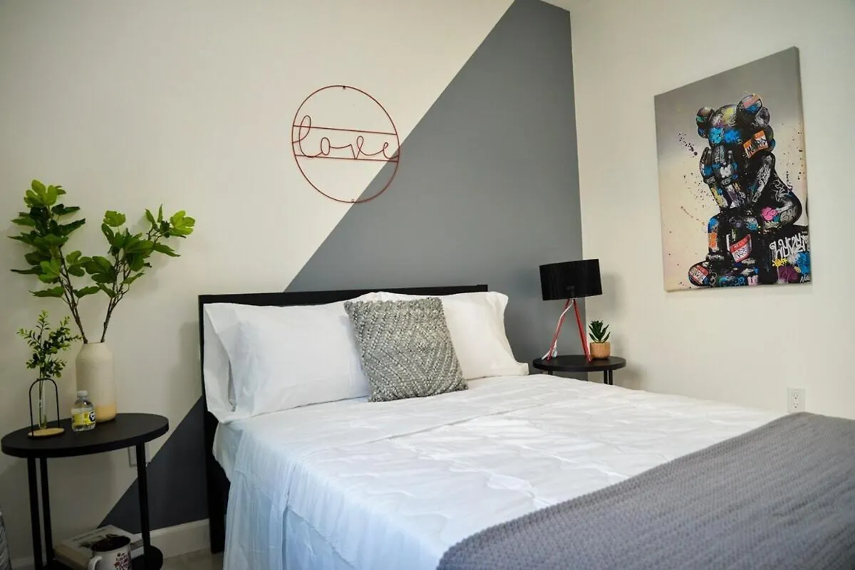 Vibrant 4bd 2ba W Pool Dom wakacyjny Miami