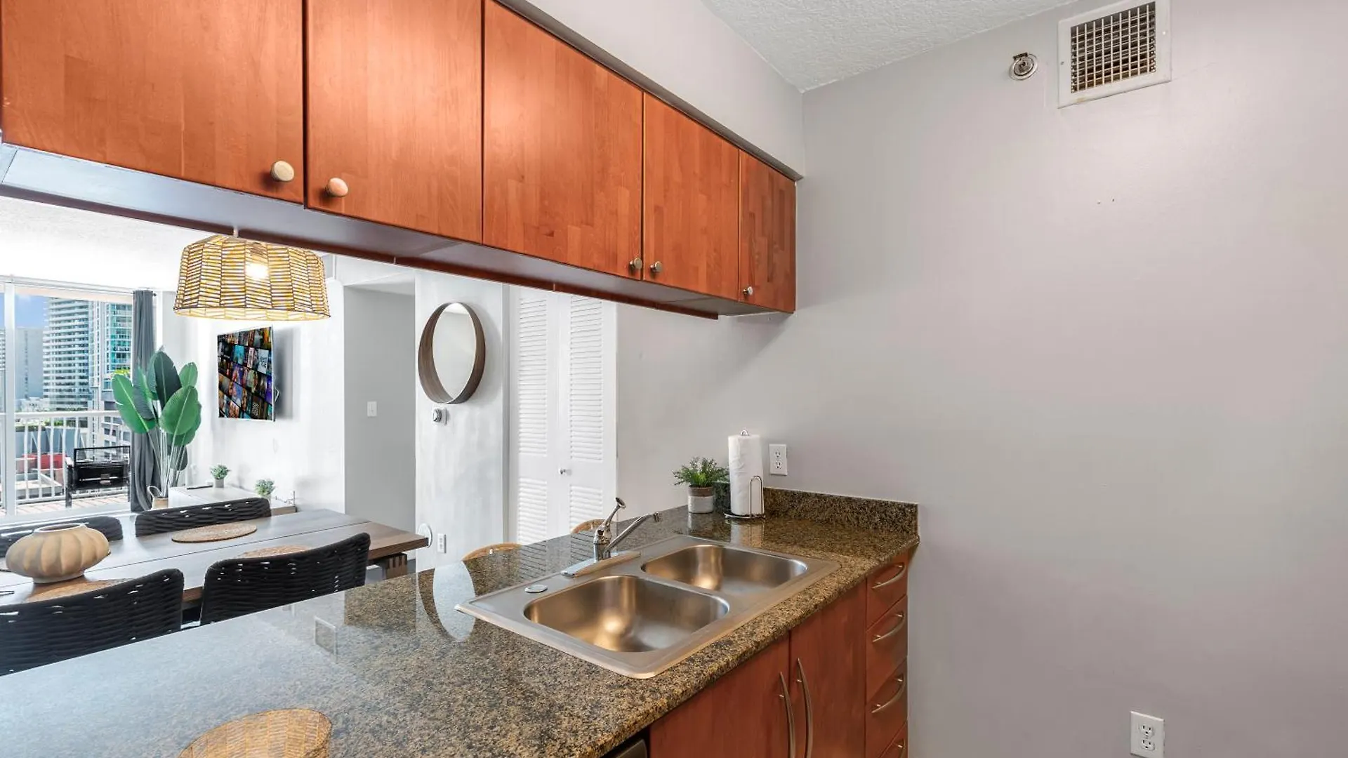 Luxurious 3br With Pool In Brickell