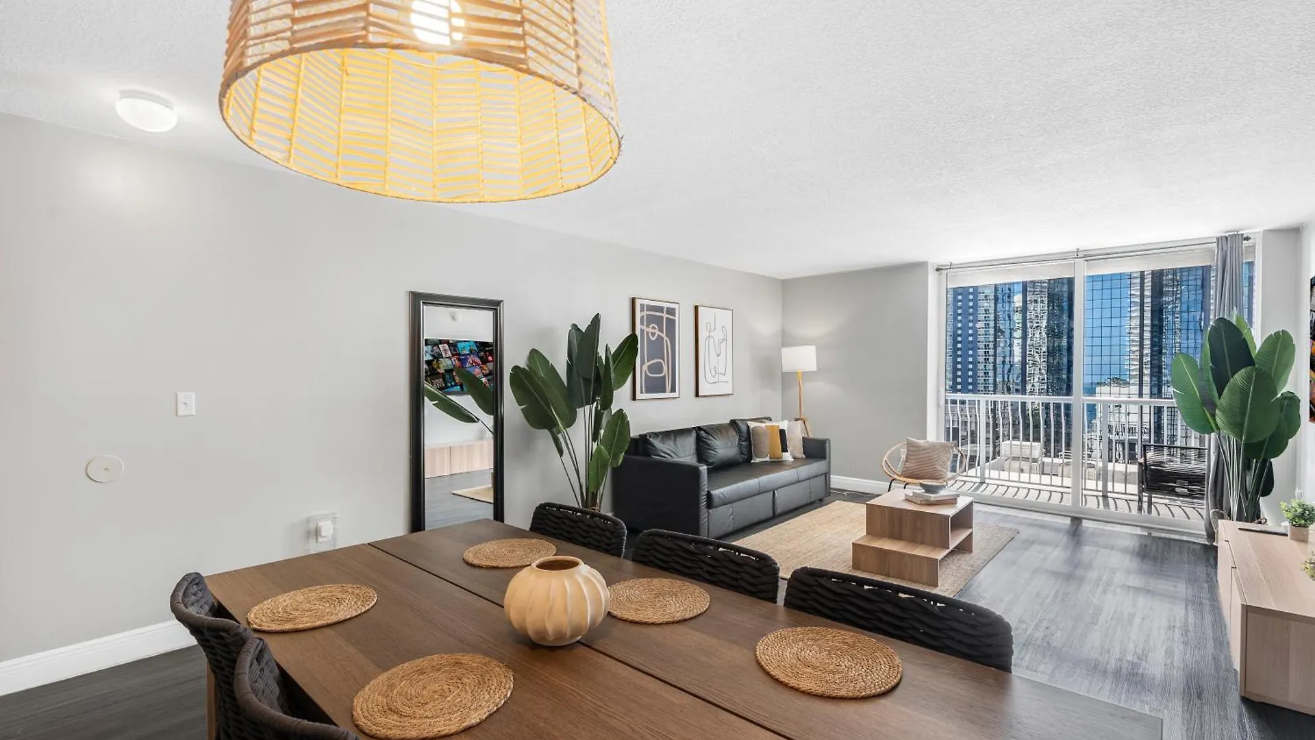Luxurious 3br With Pool In Brickell *