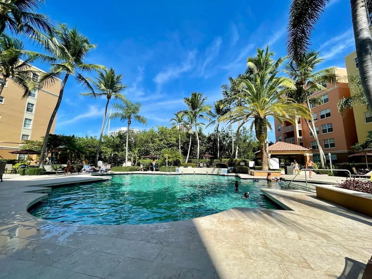 2 Bedrooms At Yacht Club Of Aventura 아파트 *