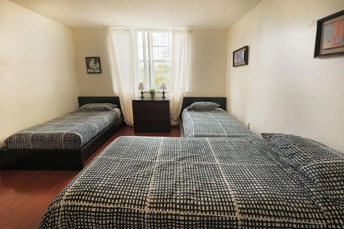 2 Bedrooms At Yacht Club Of Aventura 아파트